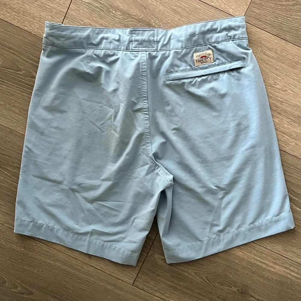 EUC Faherty Mens All Day Shorts Size 30 Color Light Blue
